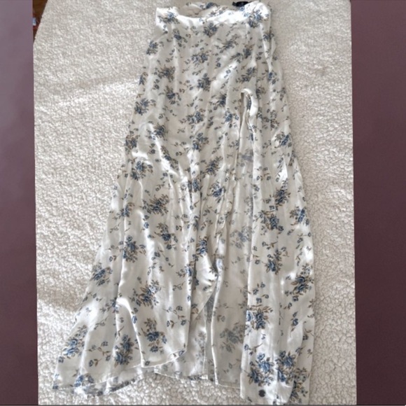 Volcom size Medium women’s floral maxi skirt with leg slit - Picture 4 of 9